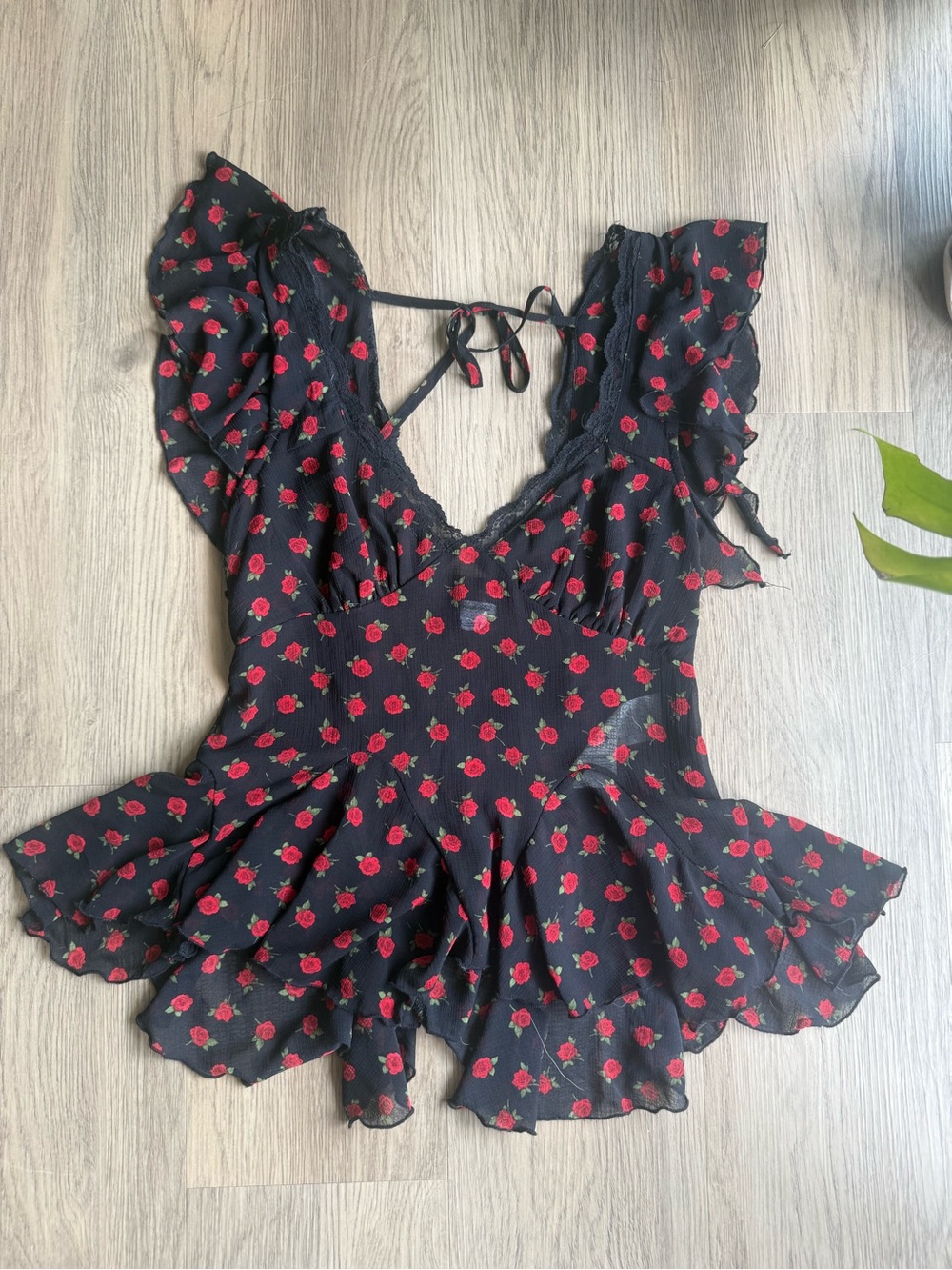 Kimchi blue red roses top